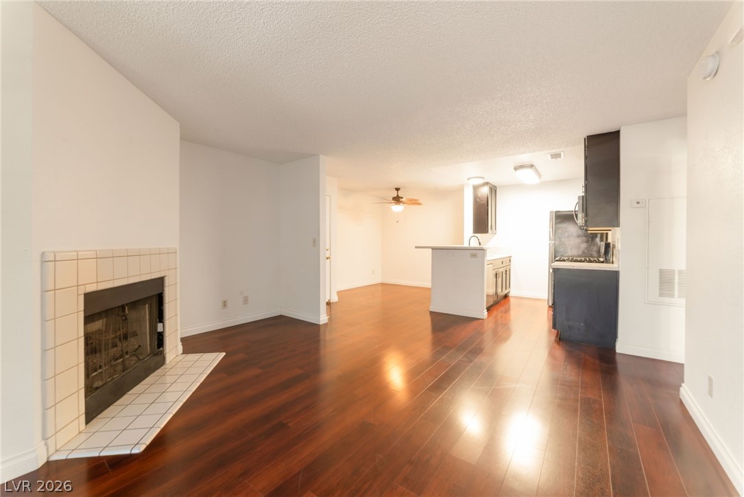 2200 South Fort Apache Road 1044