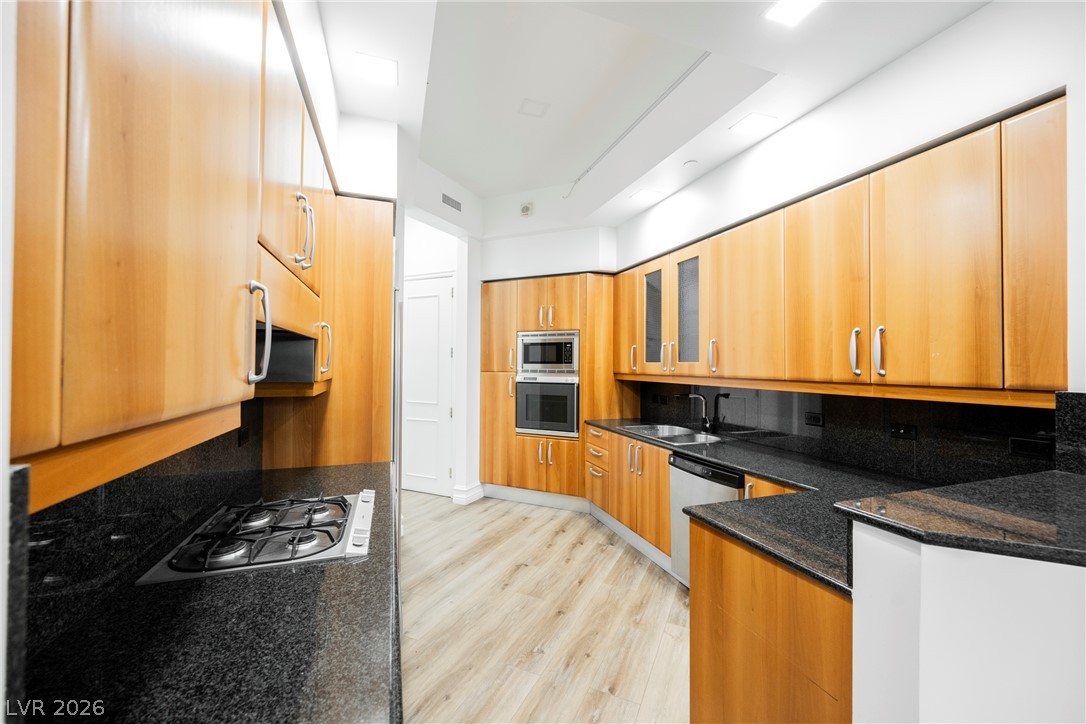 2747 Paradise Road 104