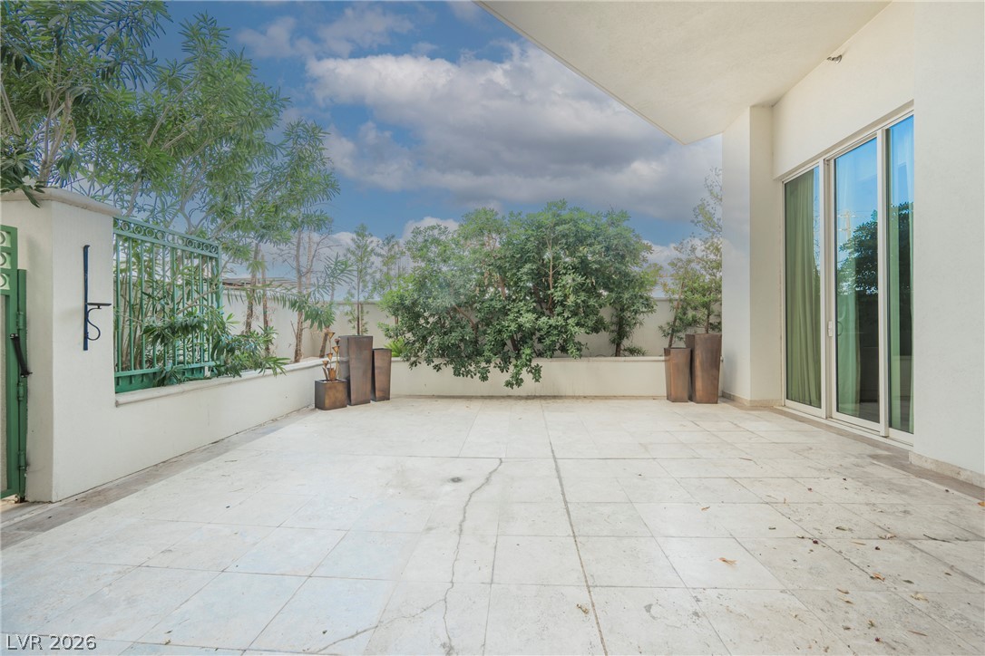 2747 Paradise Road 104