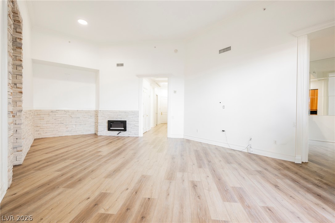 2747 Paradise Road 104