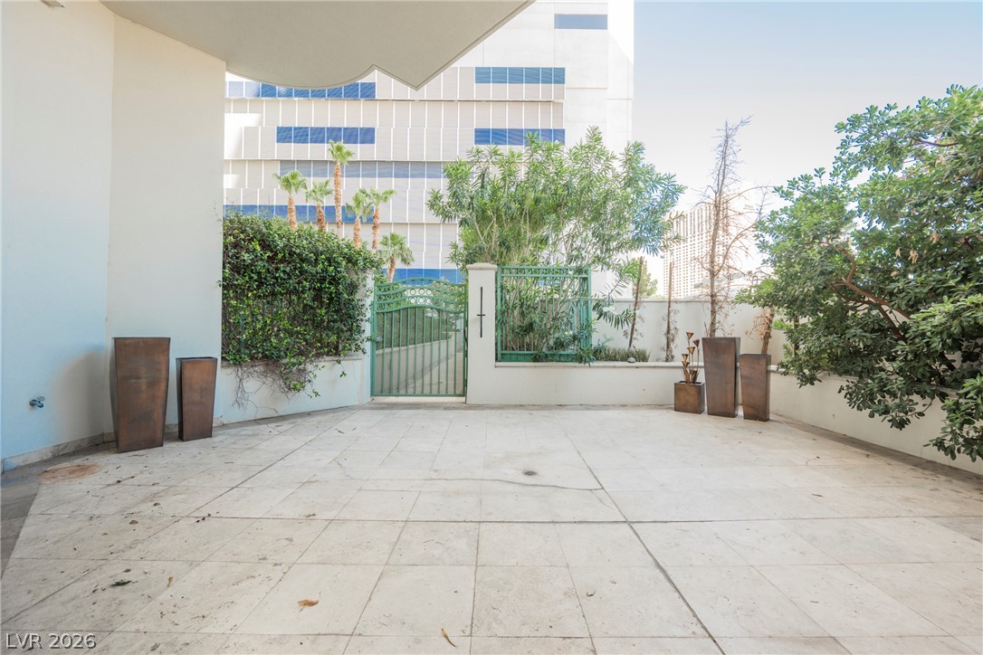 2747 Paradise Road 104