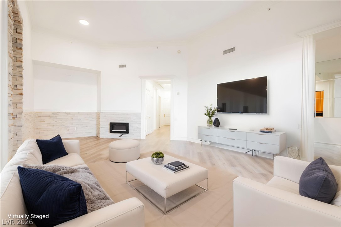 2747 Paradise Road 104