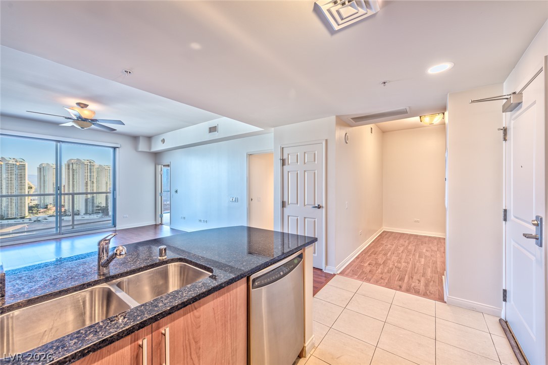 200 Sahara Avenue 2507