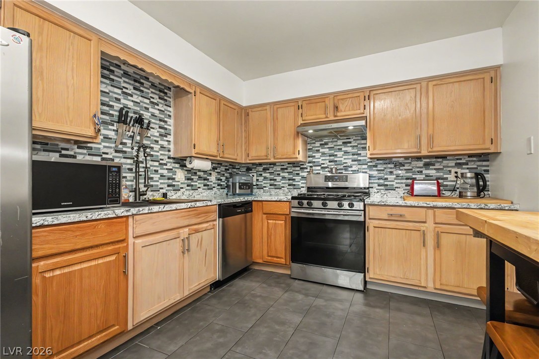 2121 Petersham Court B