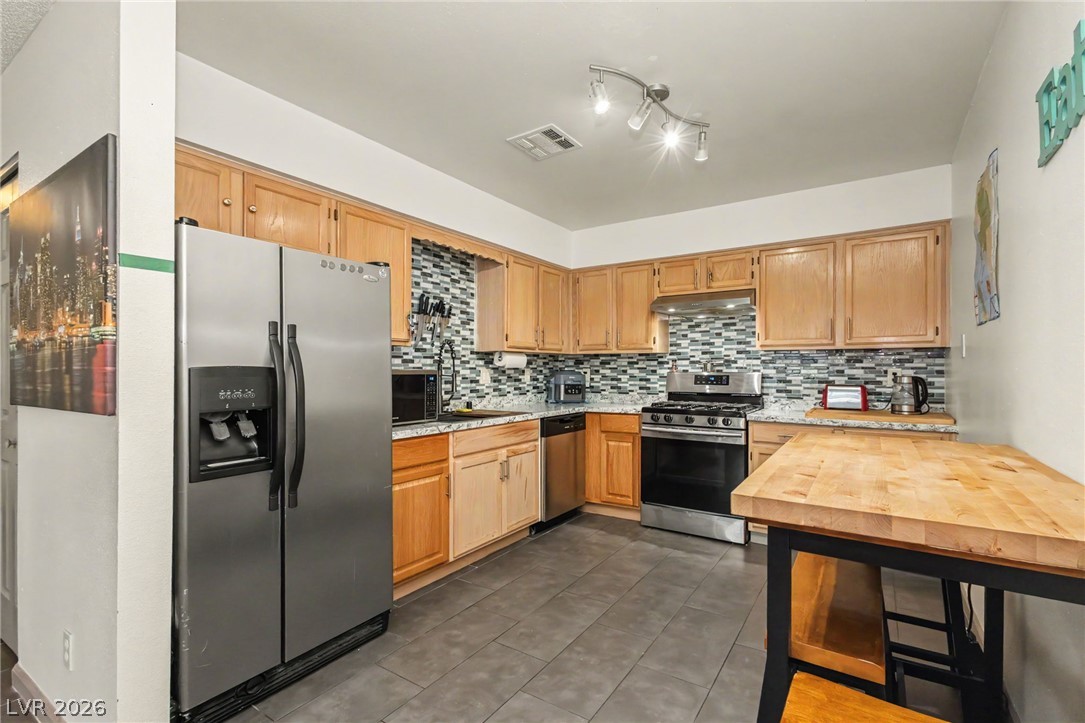 2121 Petersham Court B