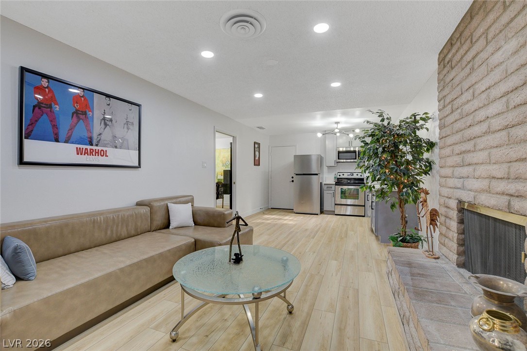 4273 Hazelcrest Drive
