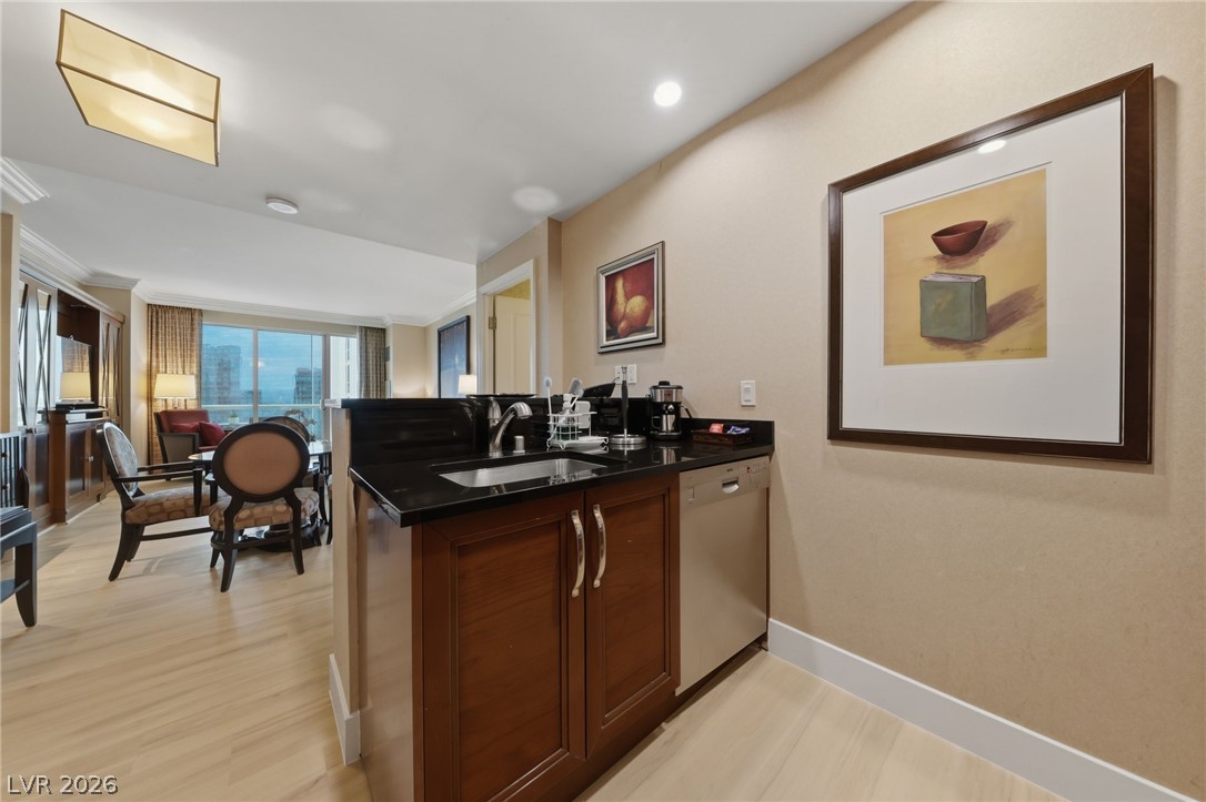 135 East Harmon Avenue 2721
