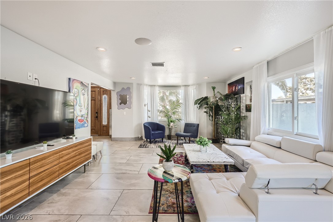 2890 Belcastro Street