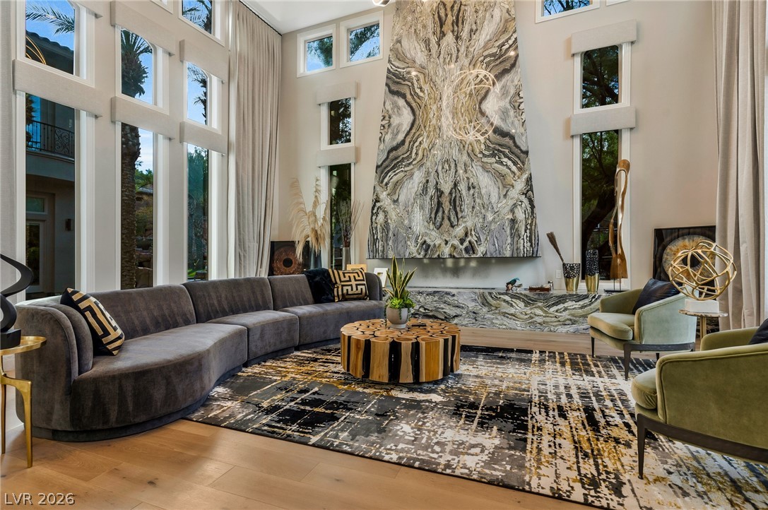 5 Wood Creek Court
