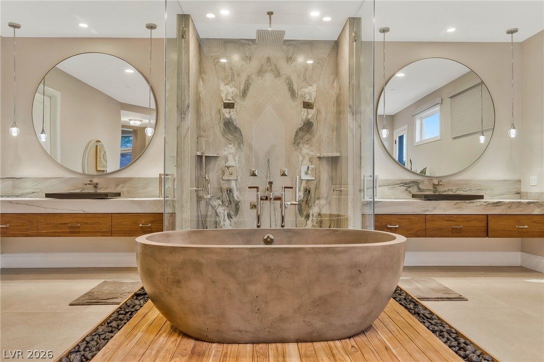 5 Wood Creek Court