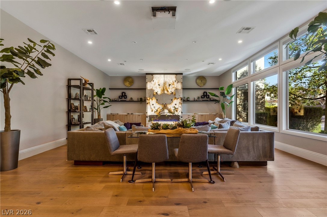 5 Wood Creek Court