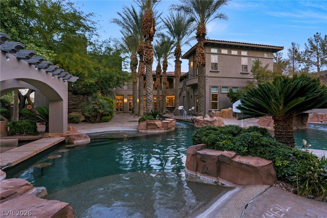 5 Wood Creek Court
