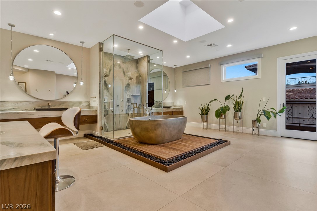 5 Wood Creek Court