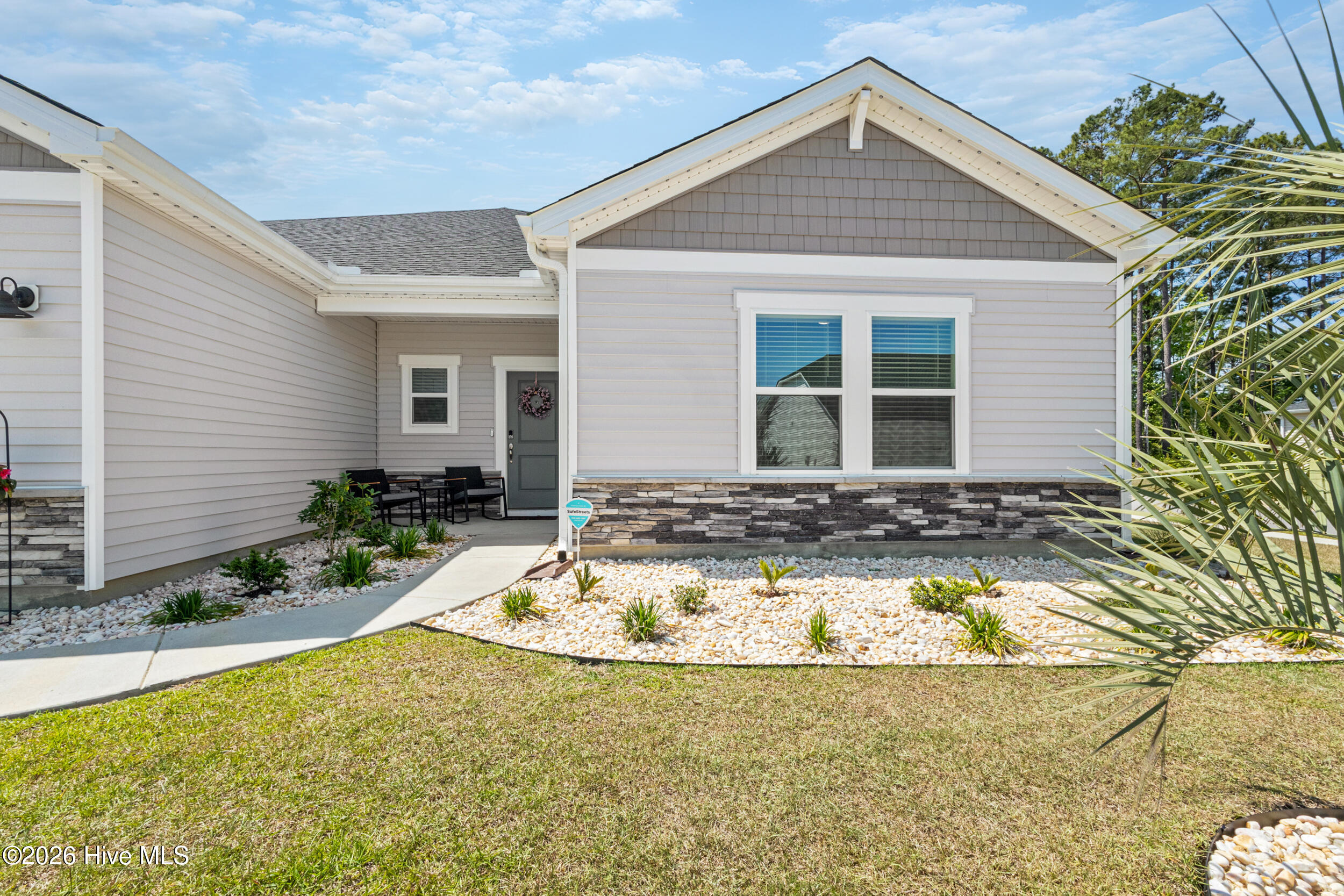 653 NW Blackthorne Circle NW