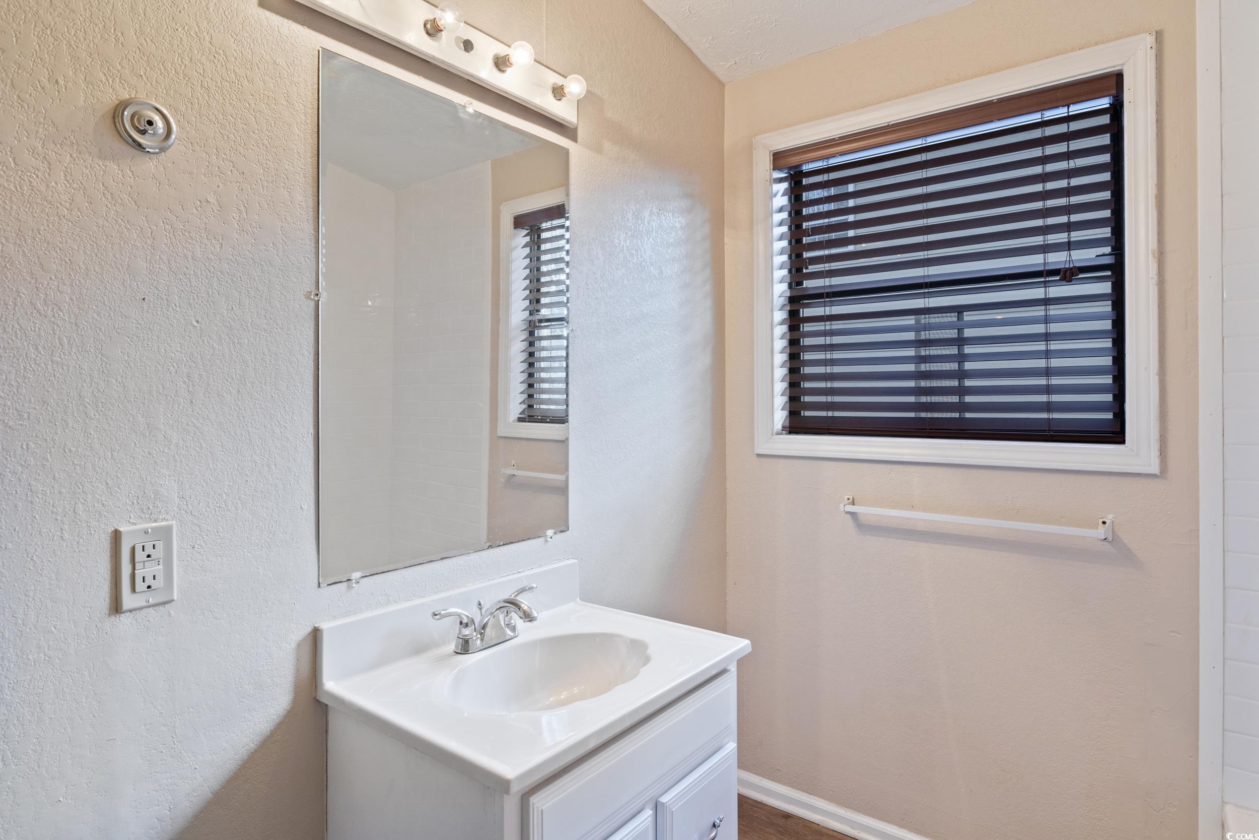 111 N Hollywood Dr. Unit: Unit A