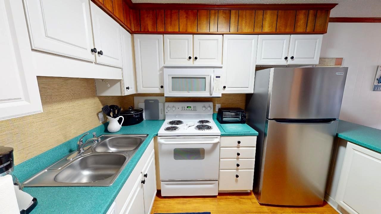 9660 Shore Dr.