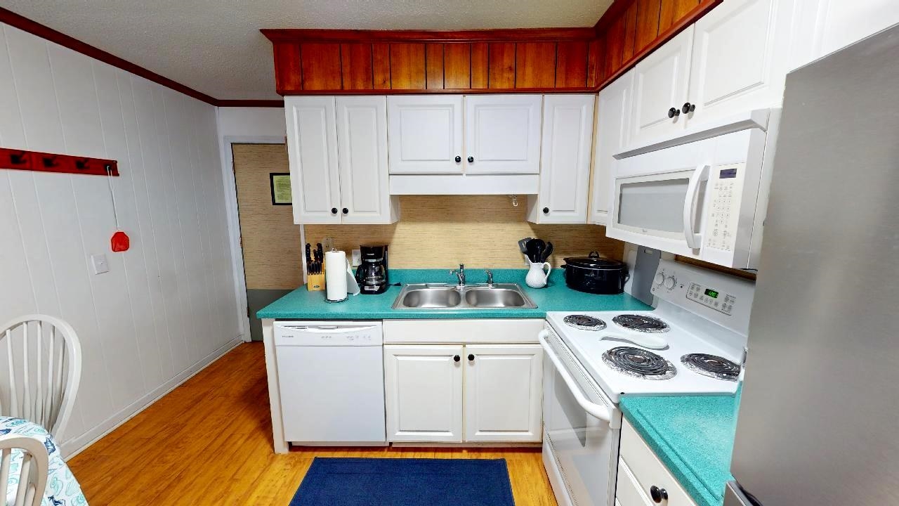 9660 Shore Dr.