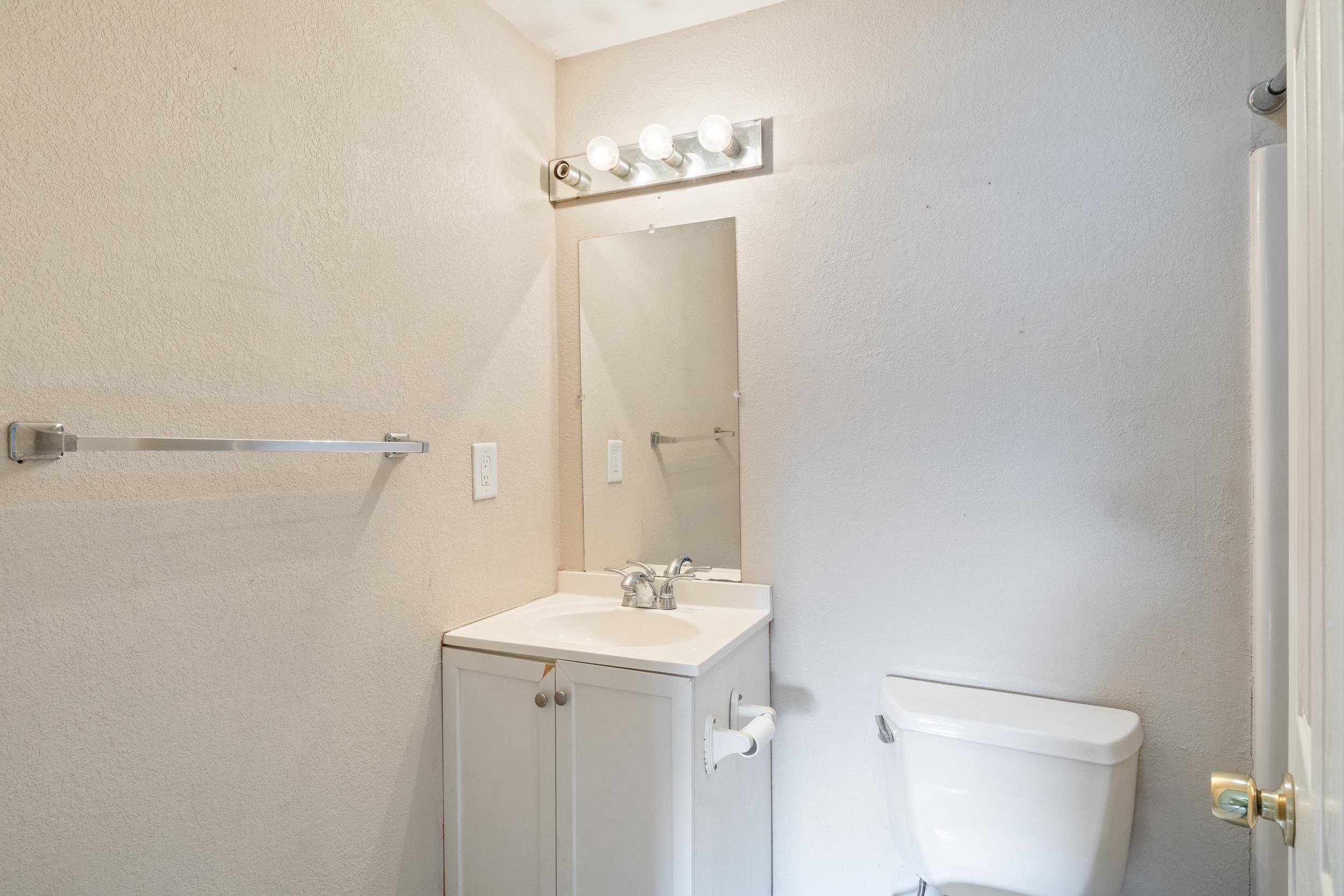 111 N Hollywood Dr. Unit: Unit B