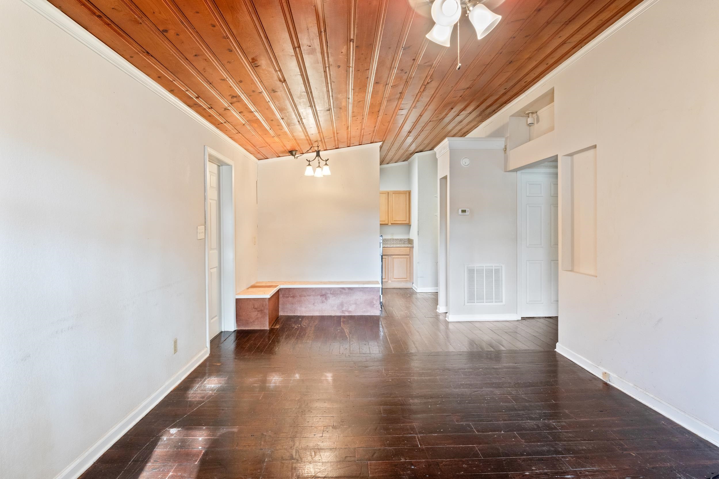 111 N Hollywood Dr. Unit: Unit B
