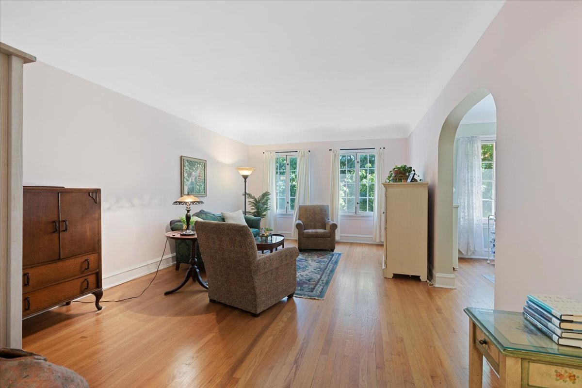 1033 Ontario Street Unit: 3ES