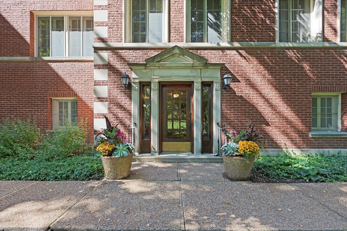 1033 Ontario Street Unit: 3ES