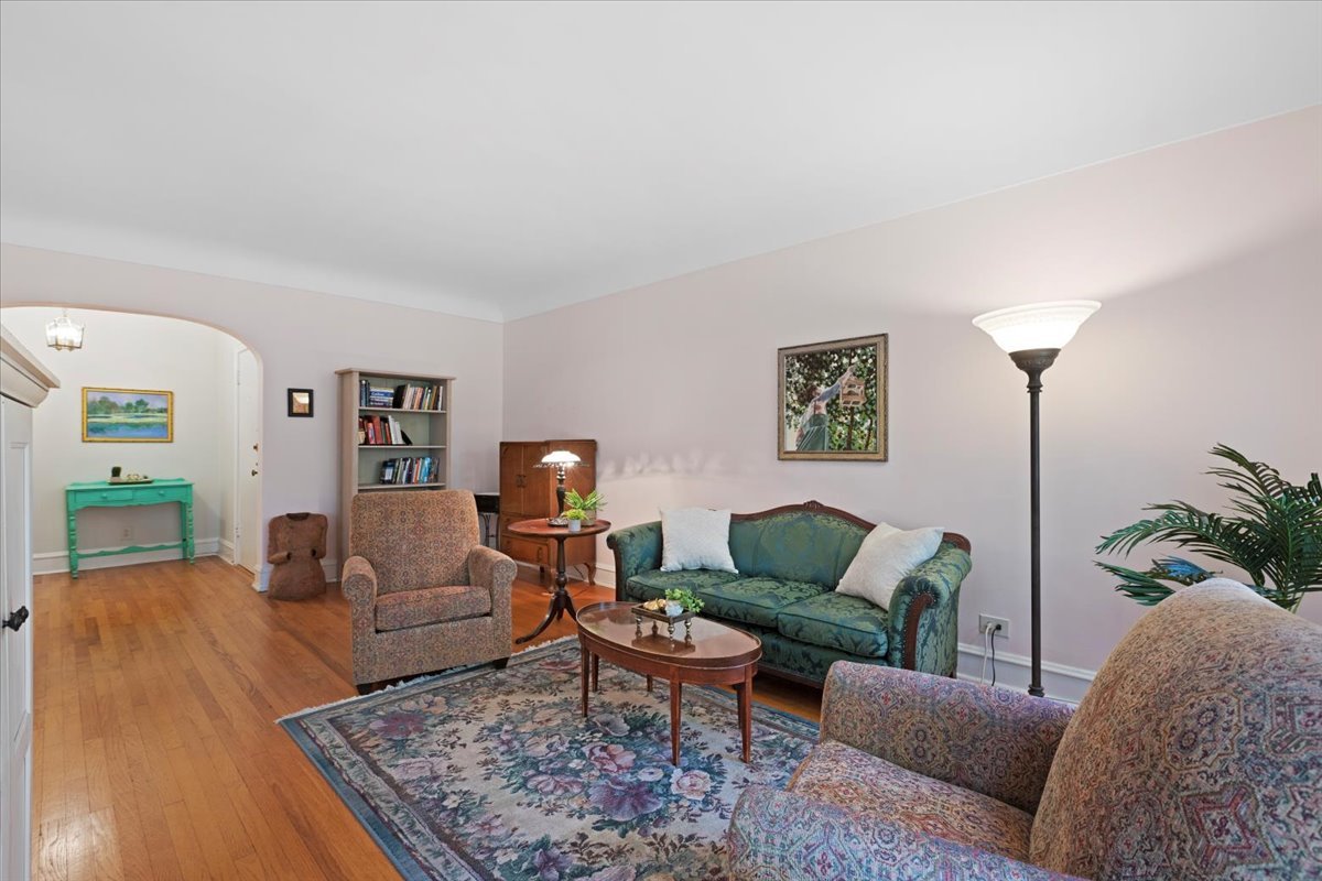 1033 Ontario Street Unit: 3ES