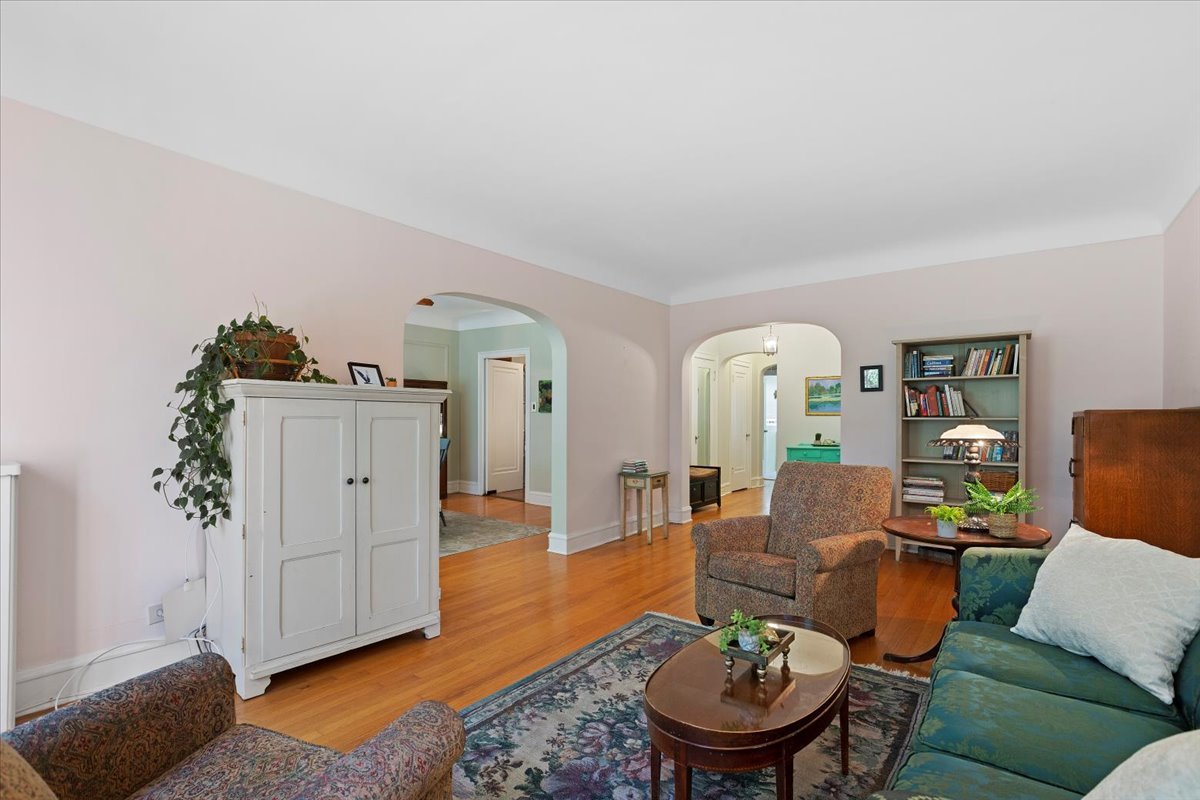 1033 Ontario Street Unit: 3ES