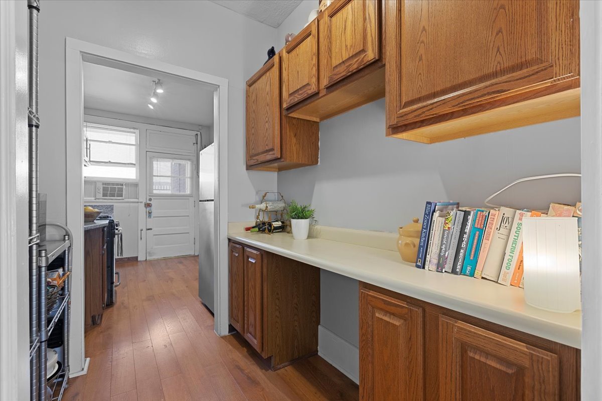 1033 Ontario Street Unit: 3ES