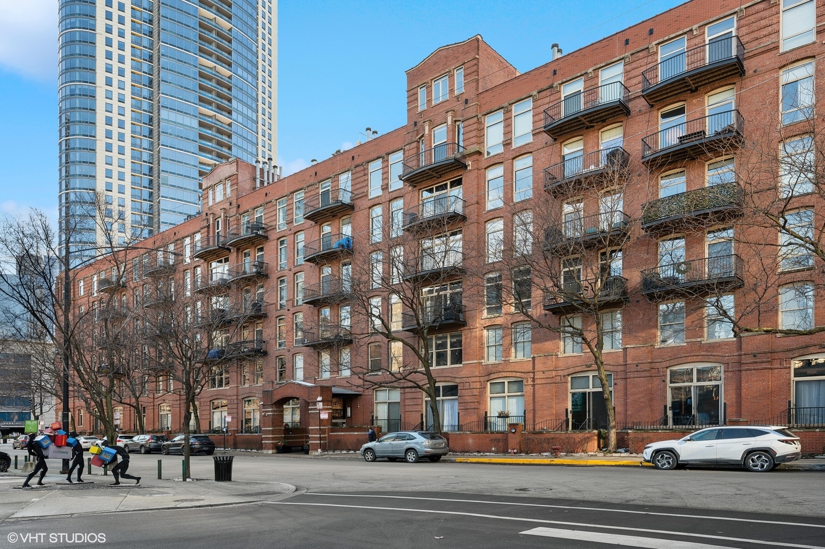 550 N Kingsbury Street Unit: 206