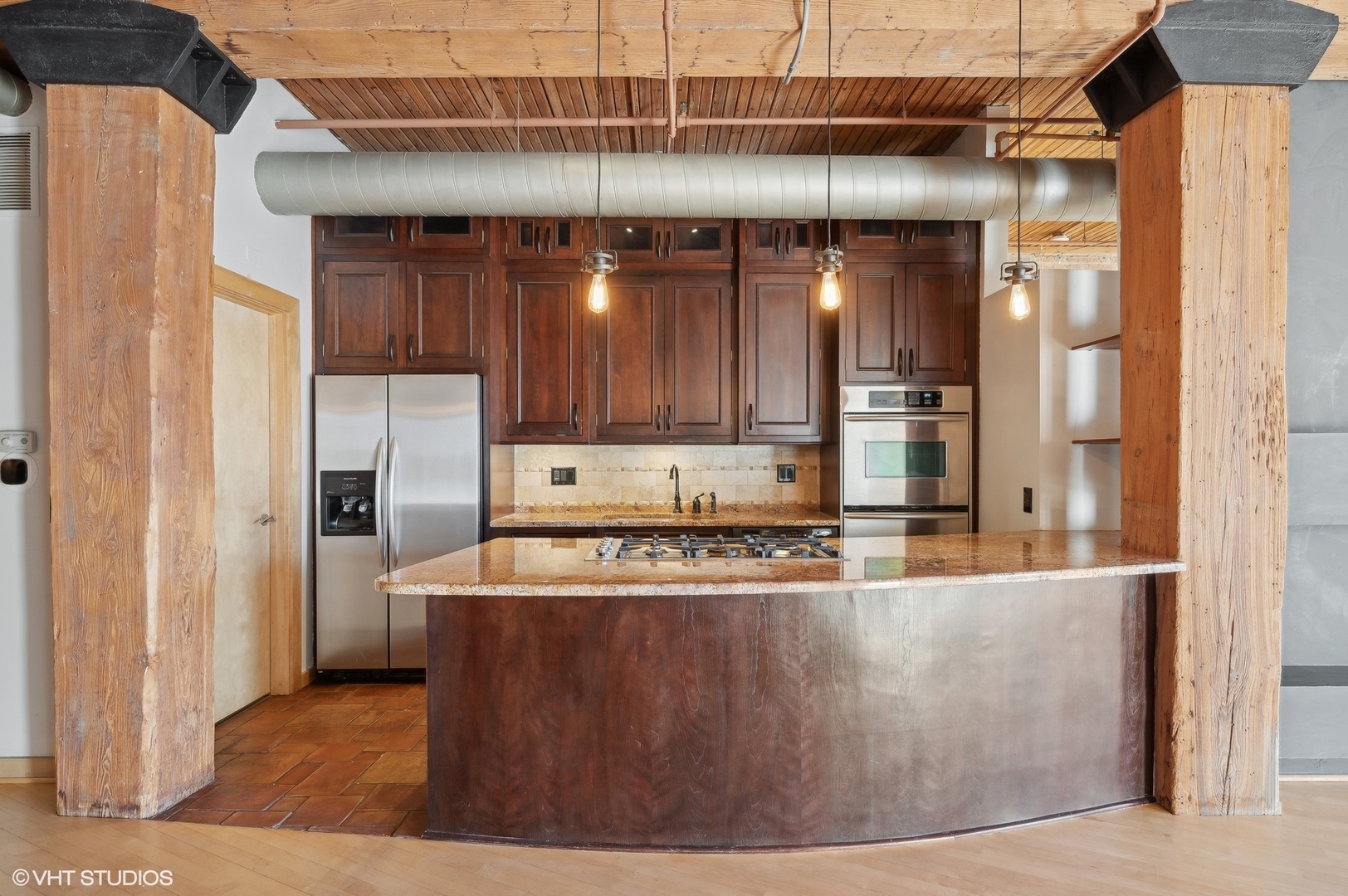 550 N Kingsbury Street Unit: 206