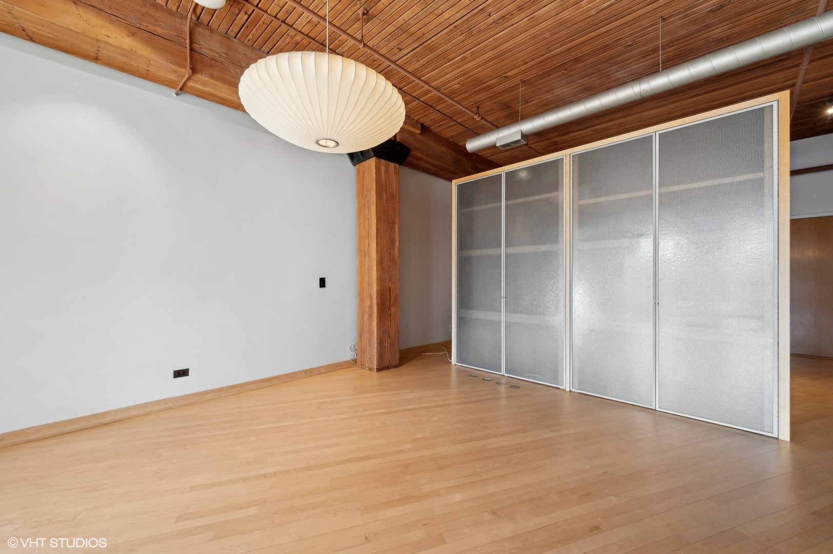 550 N Kingsbury Street Unit: 206