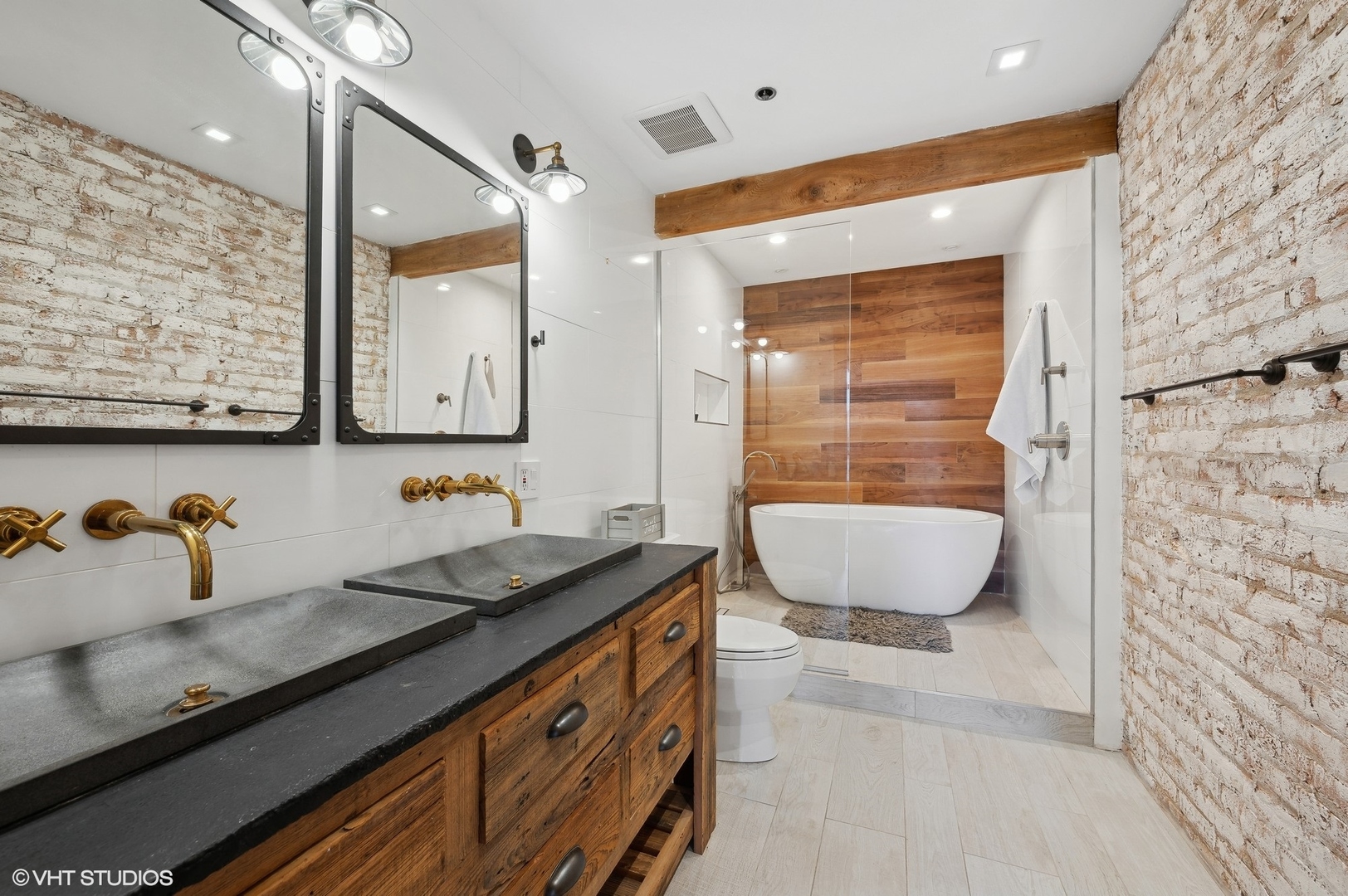 550 N Kingsbury Street Unit: 206