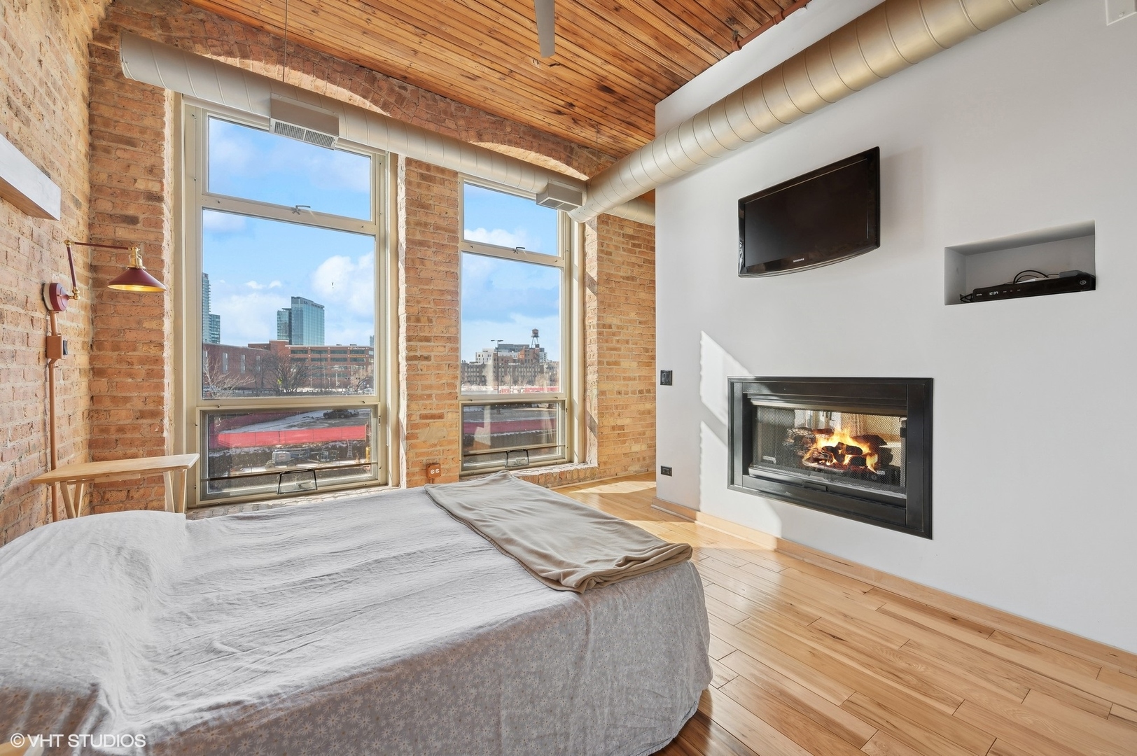 550 N Kingsbury Street Unit: 206