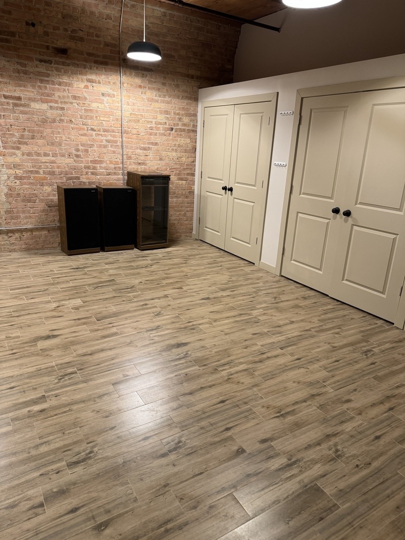 550 N Kingsbury Street Unit: 206