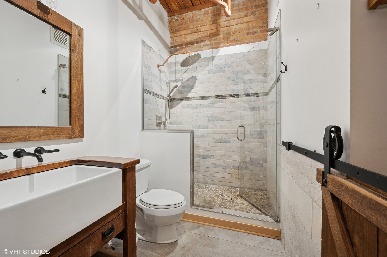 550 N Kingsbury Street Unit: 206