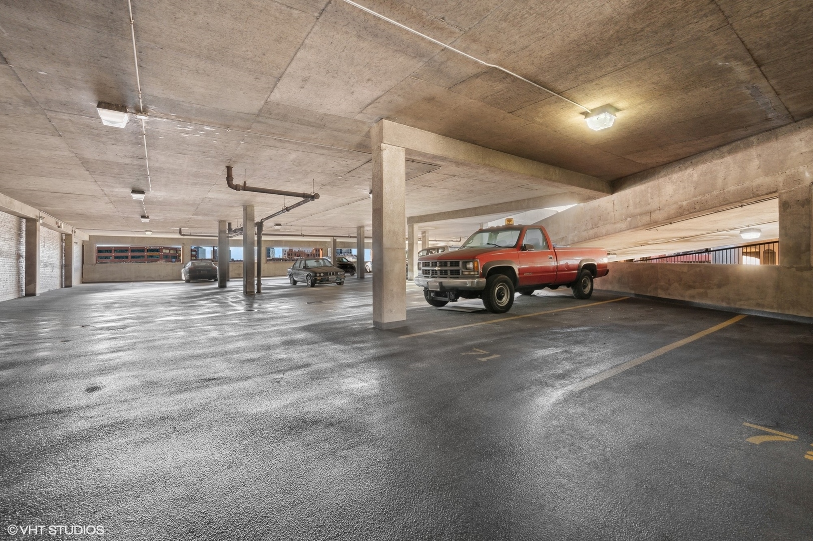550 N Kingsbury Street Unit: 206