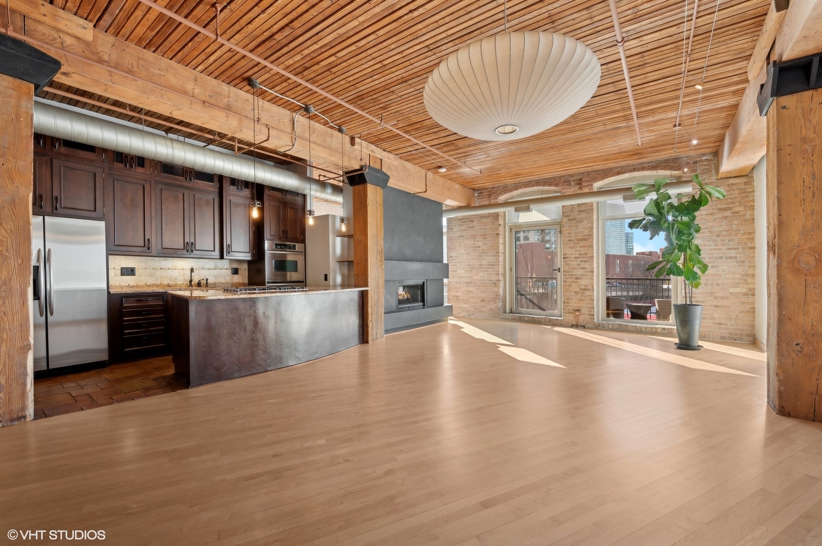 550 N Kingsbury Street Unit: 206