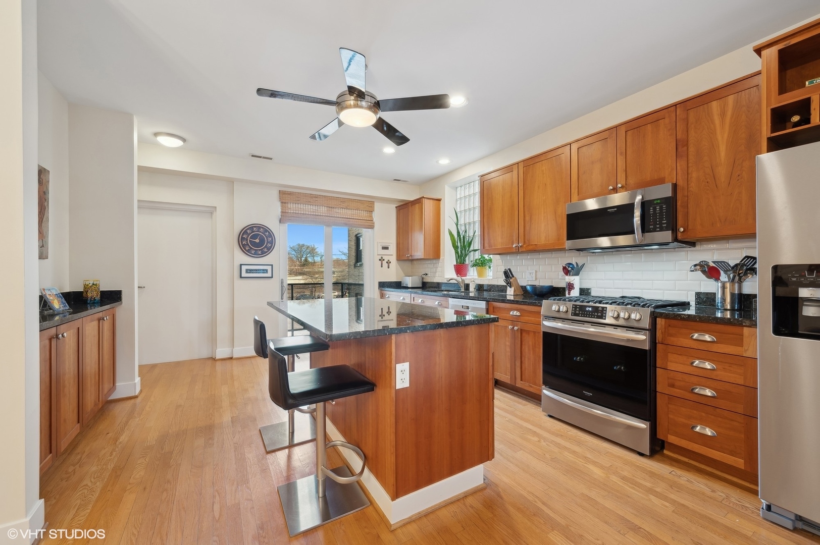 2515 Prairie Avenue Unit: 2E