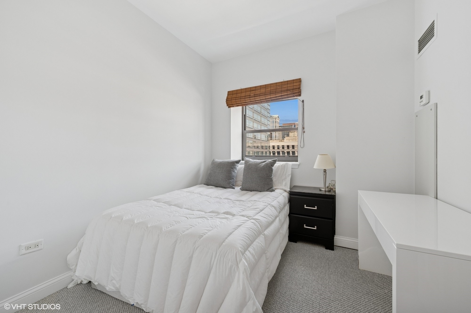 8 W Monroe Street Unit: 1907