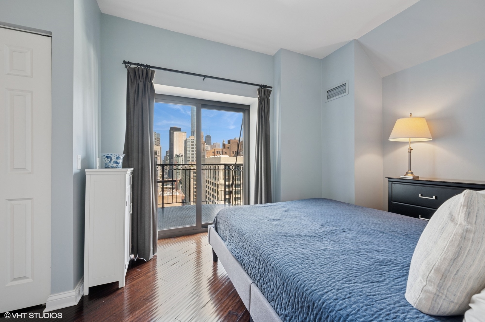 8 W Monroe Street Unit: 1907