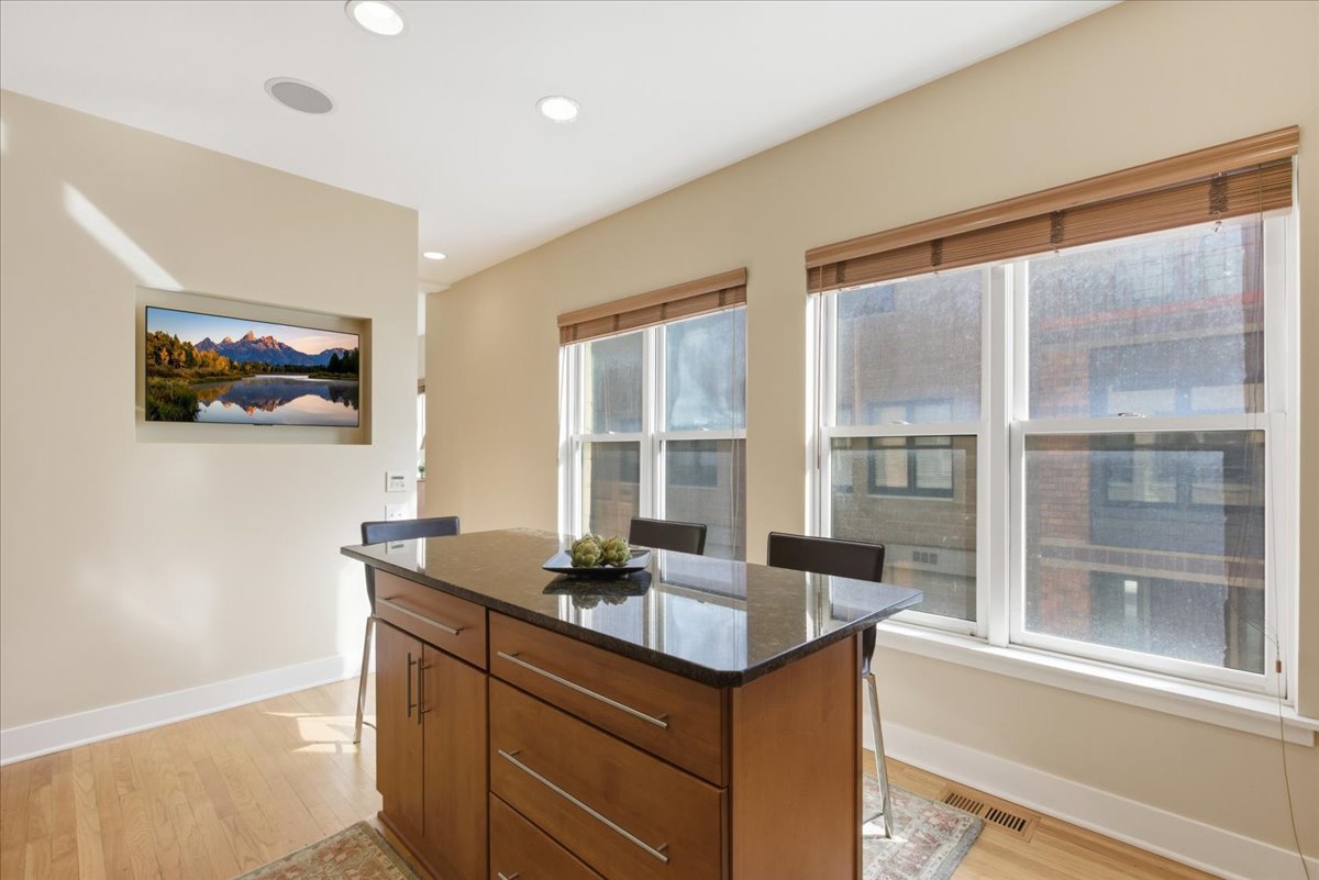 950 W Berwyn Avenue Unit: 9