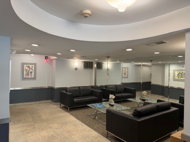 1738 Chicago Avenue Unit: 402