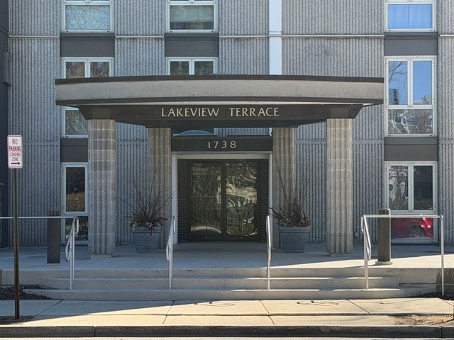 1738 Chicago Avenue Unit: 402