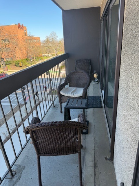 1738 Chicago Avenue Unit: 402