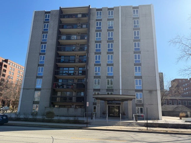 1738 Chicago Avenue Unit: 402