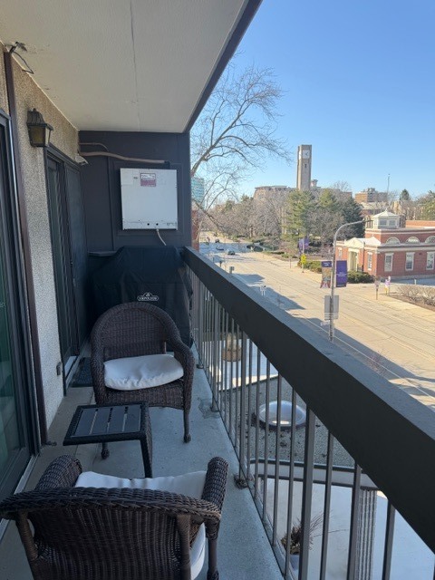 1738 Chicago Avenue Unit: 402