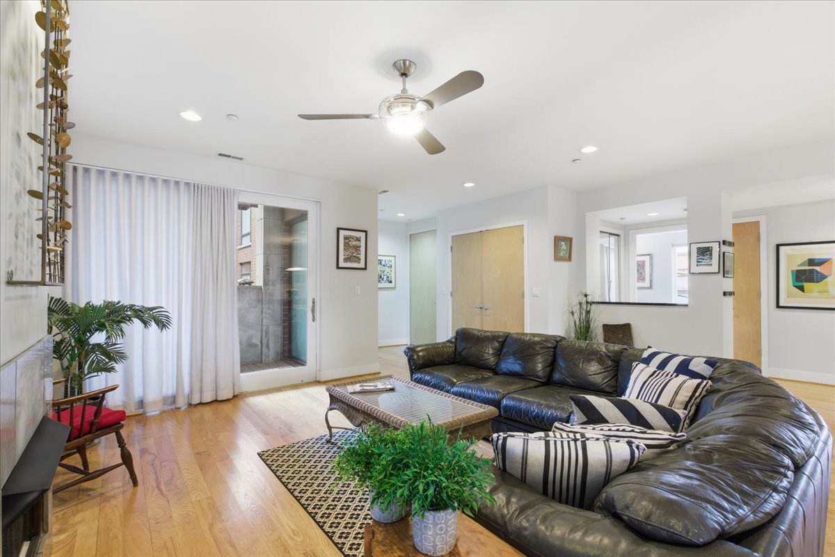 2515 Prairie Avenue Unit: 1E