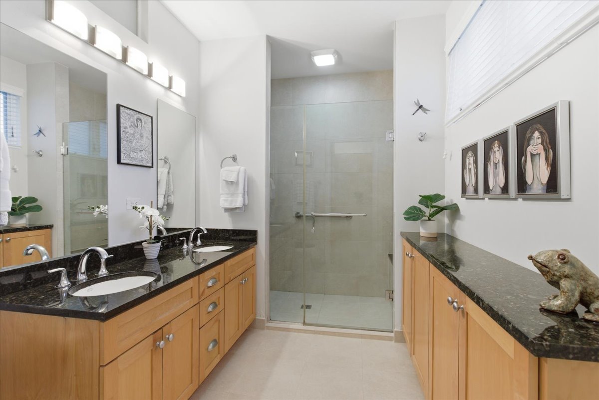 2515 Prairie Avenue Unit: 1E