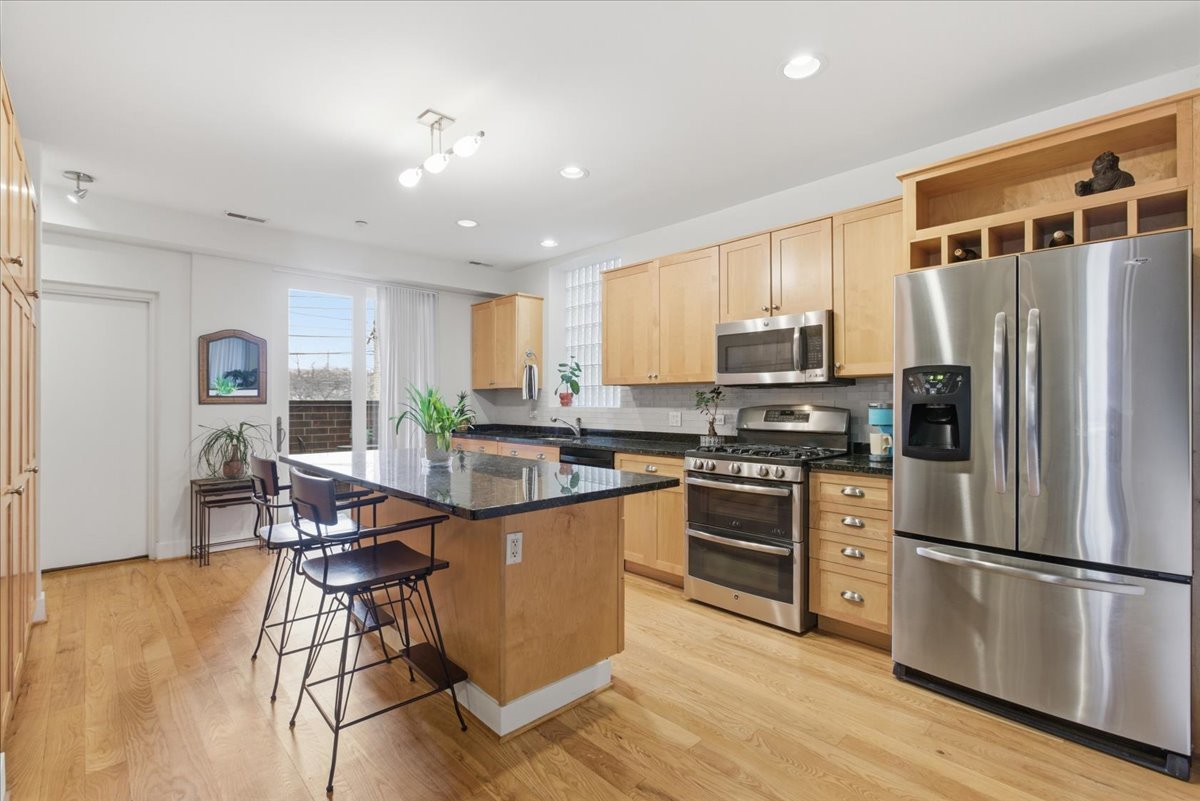 2515 Prairie Avenue Unit: 1E