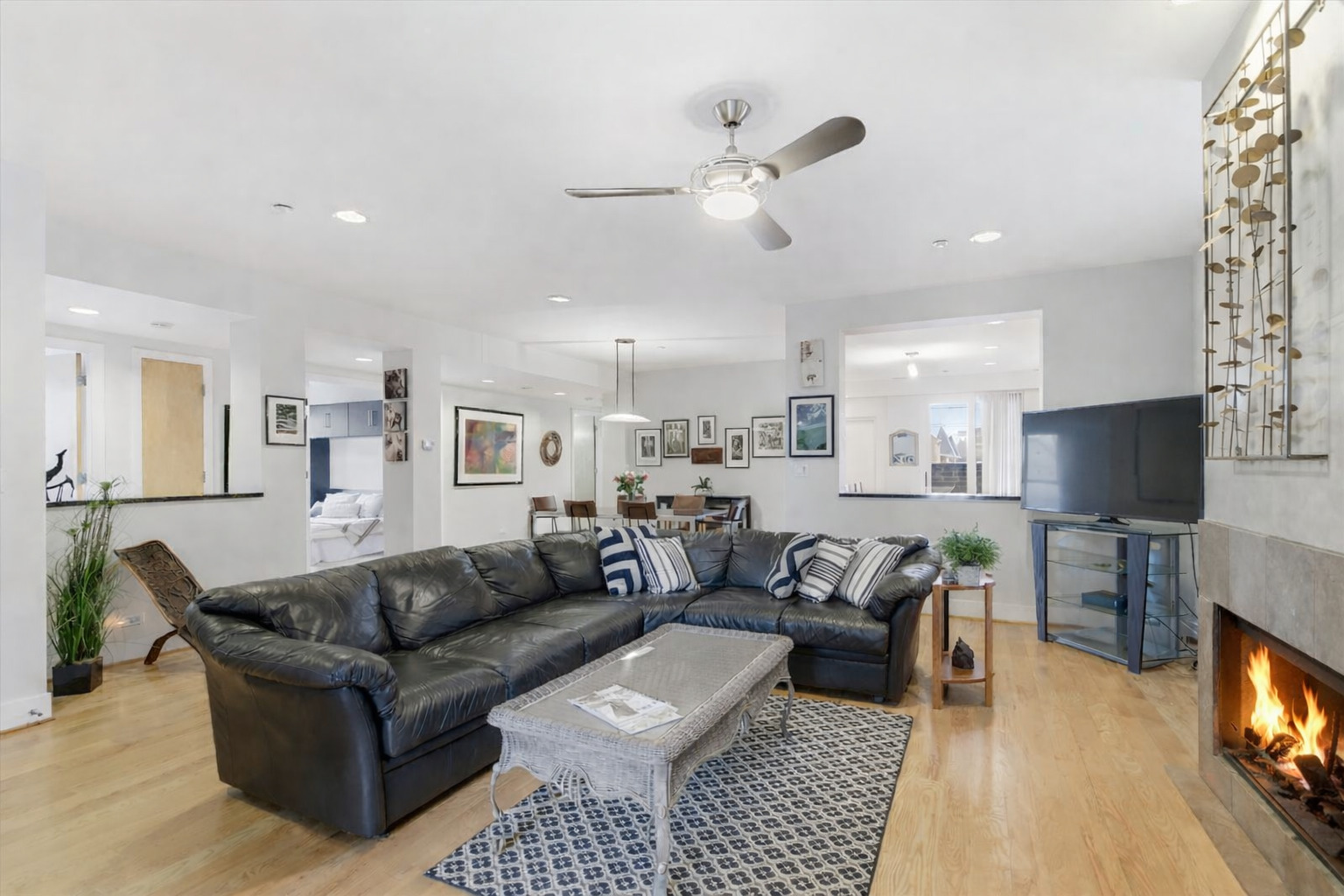 2515 Prairie Avenue Unit: 1E